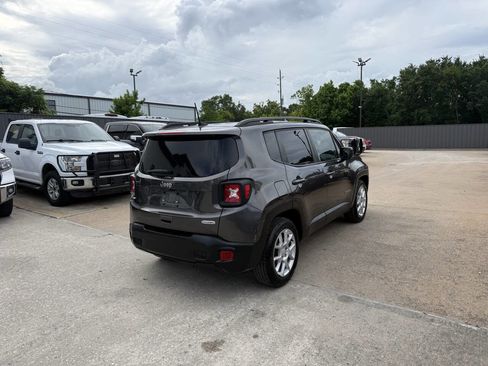 Used 2020 Jeep Renegade Latitude FWD image 5
