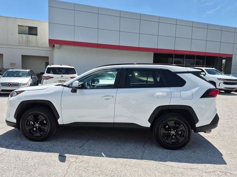 Used 2021 Toyota RAV4 XLE w/ Convenience Package FWD image 9