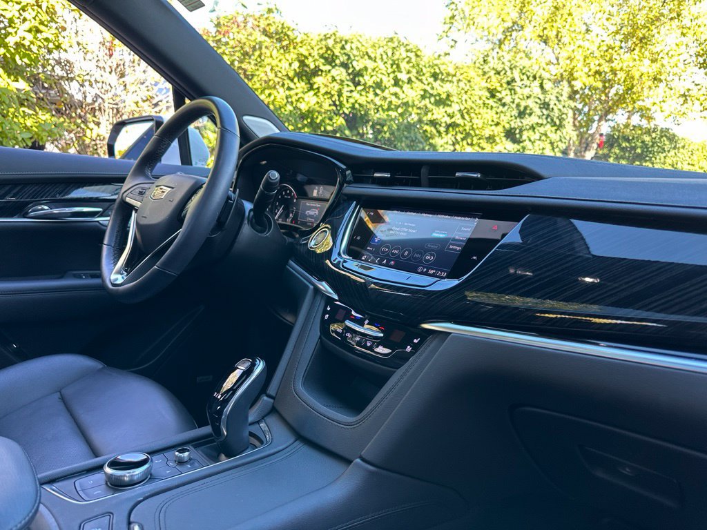 Used 2025 Cadillac XT6 Premium Luxury w/ LPO, Floor Liner Package AWD/4WD image 27