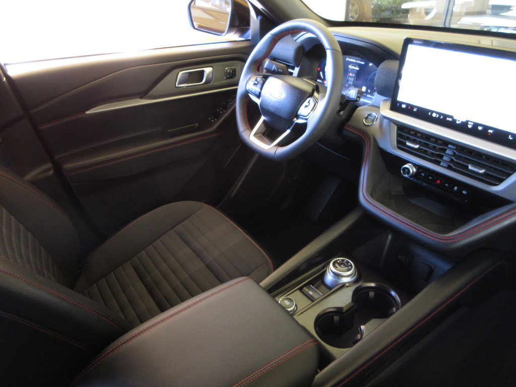 Used 2026 Ford Explorer ST-Line w/ Premium Package RWD image 22