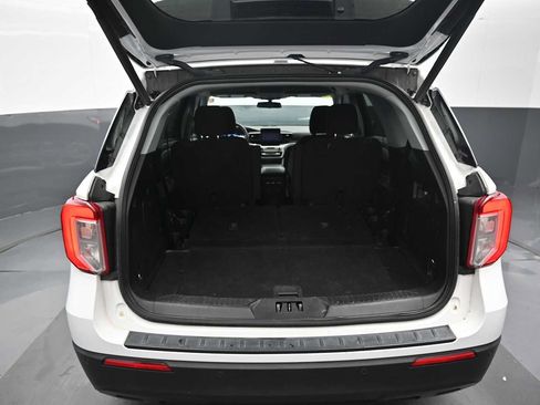Used 2023 Ford Explorer XLT AWD/4WD image 25
