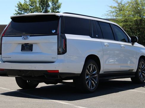 Used 2022 Cadillac Escalade ESV Sport Platinum AWD/4WD image 10