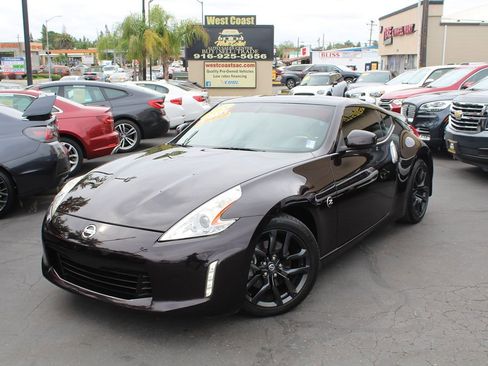 Used 2015 Nissan 370Z Coupe RWD image 28