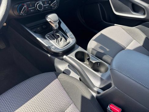 Used 2025 Kia Soul LX w/ LX Technology Package FWD image 37