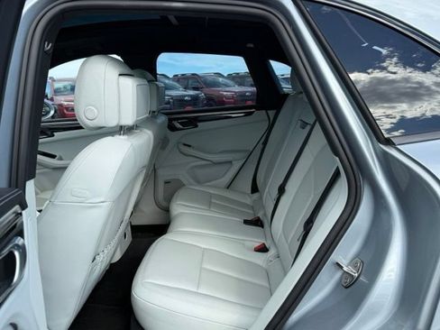 Used 2024 Porsche Macan S AWD/4WD image 16