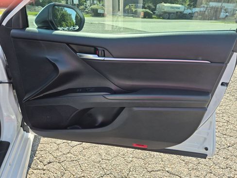 Used 2022 Toyota Camry SE FWD image 24