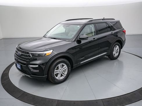 Certified 2023 Ford Explorer XLT w/ Equipment Group 202A AWD/4WD image 9
