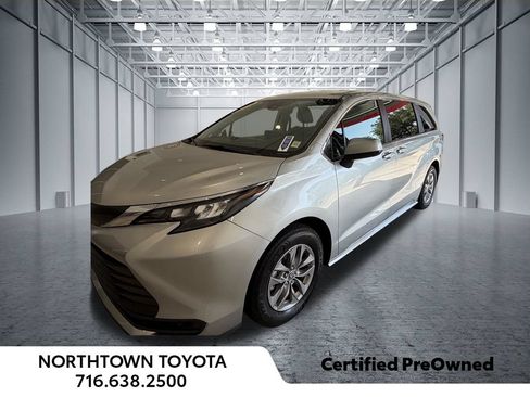 Used 2024 Toyota Sienna LE AWD/4WD image 1