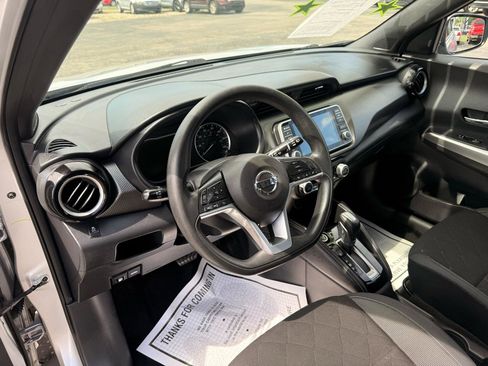 Used 2019 Nissan Kicks SV image 13