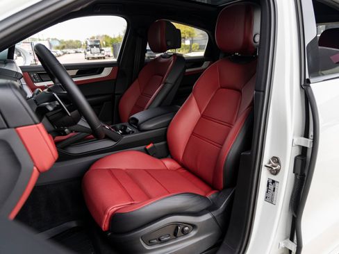 Certified 2025 Porsche Cayenne Coupe AWD/4WD image 5