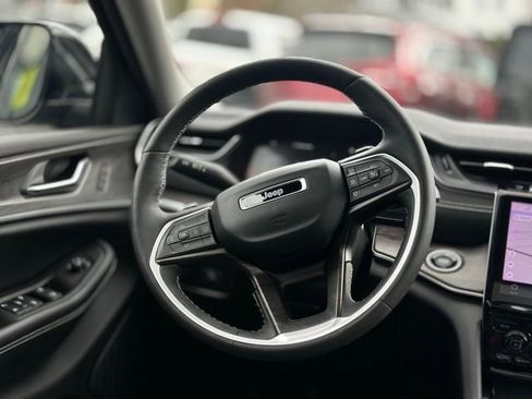 Used 2023 Jeep Grand Cherokee L Limited image 17