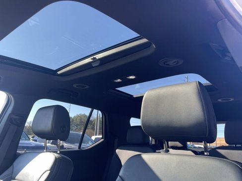 Used 2023 Chevrolet Traverse LT w/ LT Premium Package image 21