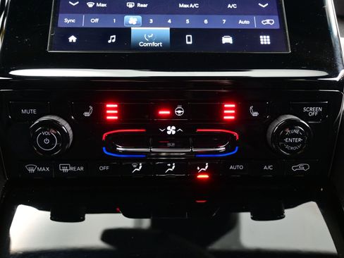 Used 2023 Jeep Grand Cherokee Altitude image 21