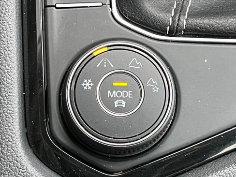 Used 2022 Volkswagen Taos SEL image 40