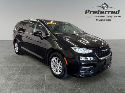 Used 2023 Chrysler Pacifica Touring-L