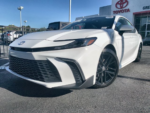 Used 2026 Toyota Camry SE FWD image 4