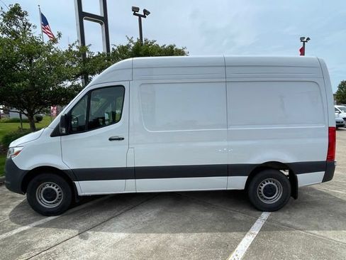 Used 2025 Mercedes-Benz Sprinter 2500 image 10