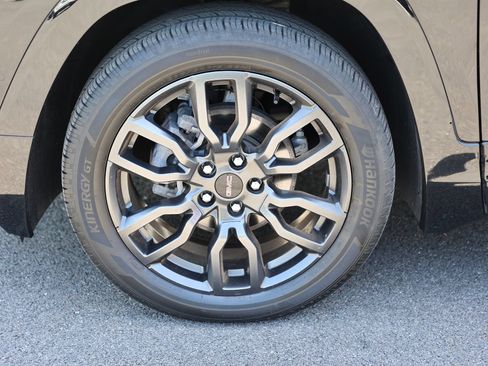 Used 2022 GMC Terrain Denali w/ Black Diamond Edition AWD/4WD image 11