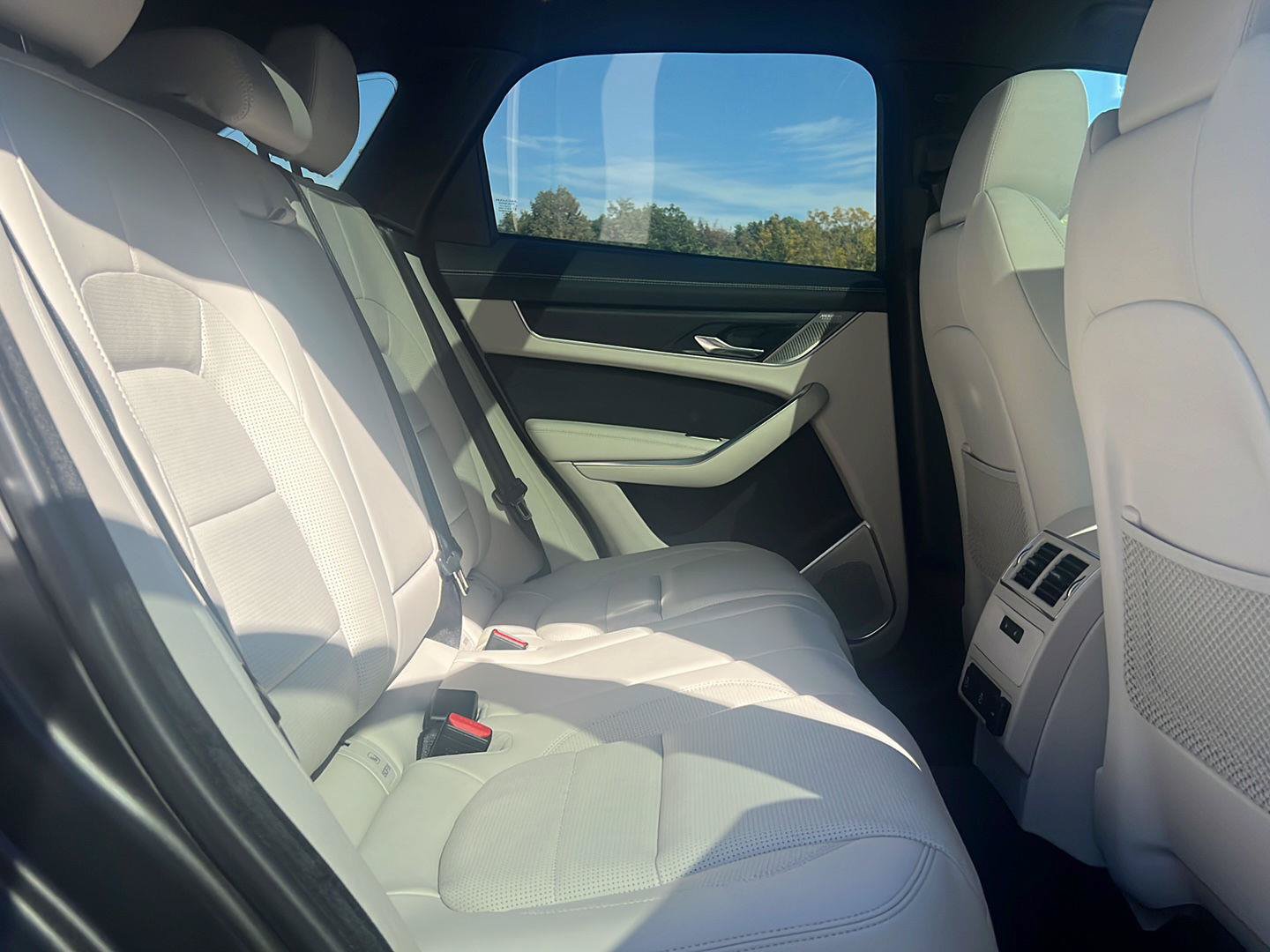 Certified 2026 Jaguar F-PACE R-Dynamic S AWD/4WD image 27