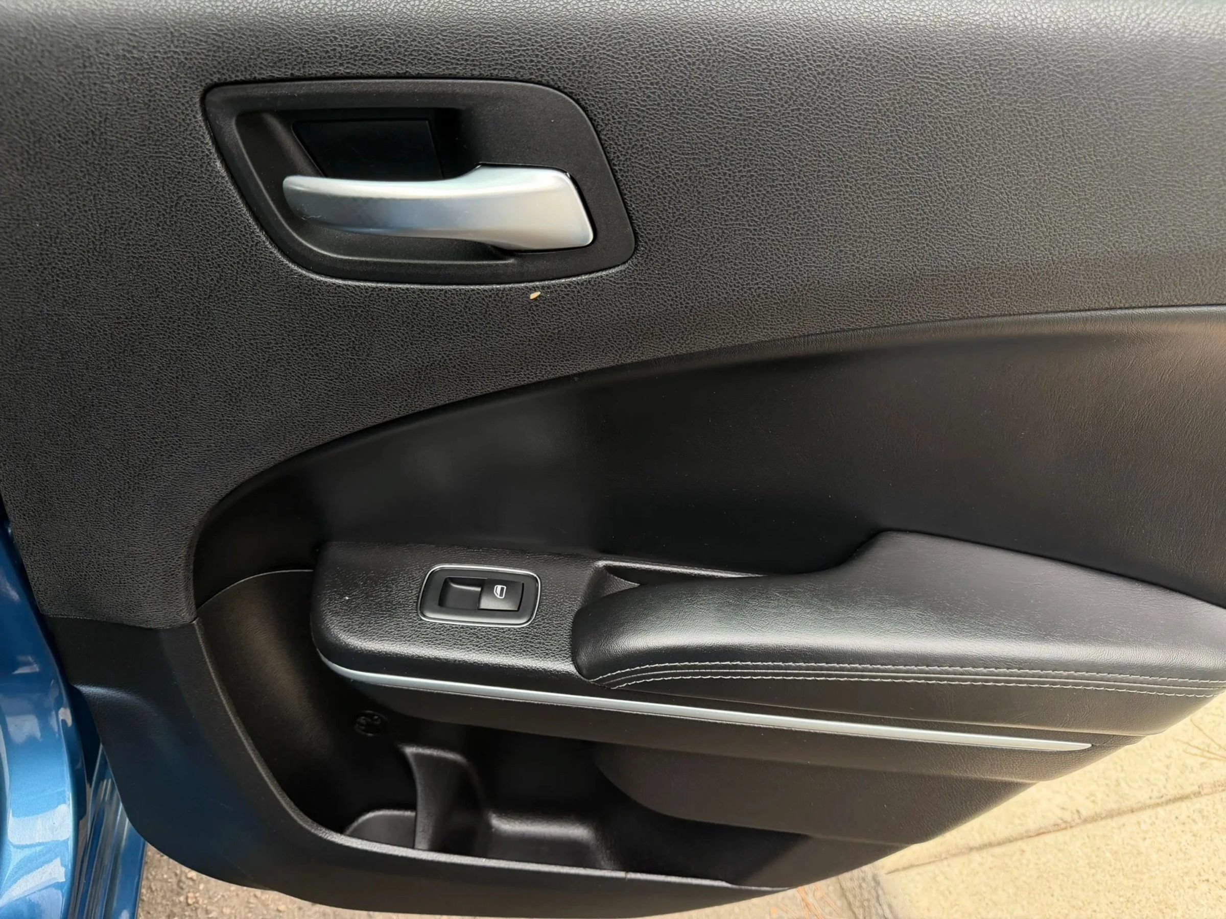 Used 2021 Dodge Charger SXT w/ Leather Interior Group RWD image 12