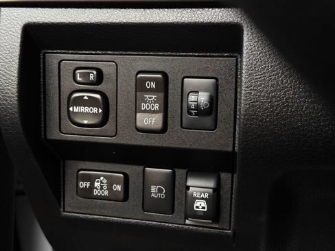 Used 2021 Toyota Tundra SR5 AWD/4WD image 31