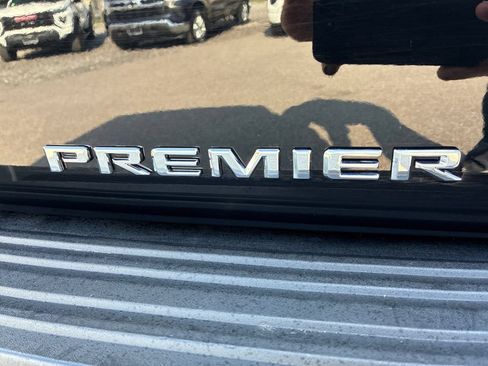 Used 2024 Chevrolet Suburban Premier AWD/4WD image 43