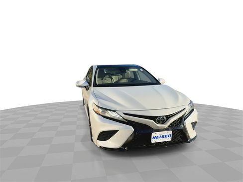 Used 2019 Toyota Camry XSE image 3