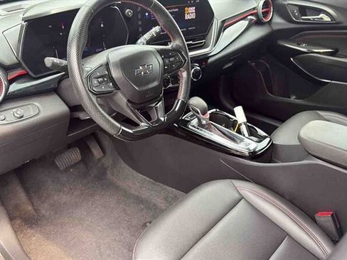 Used 2024 Chevrolet Trax RS FWD image 19