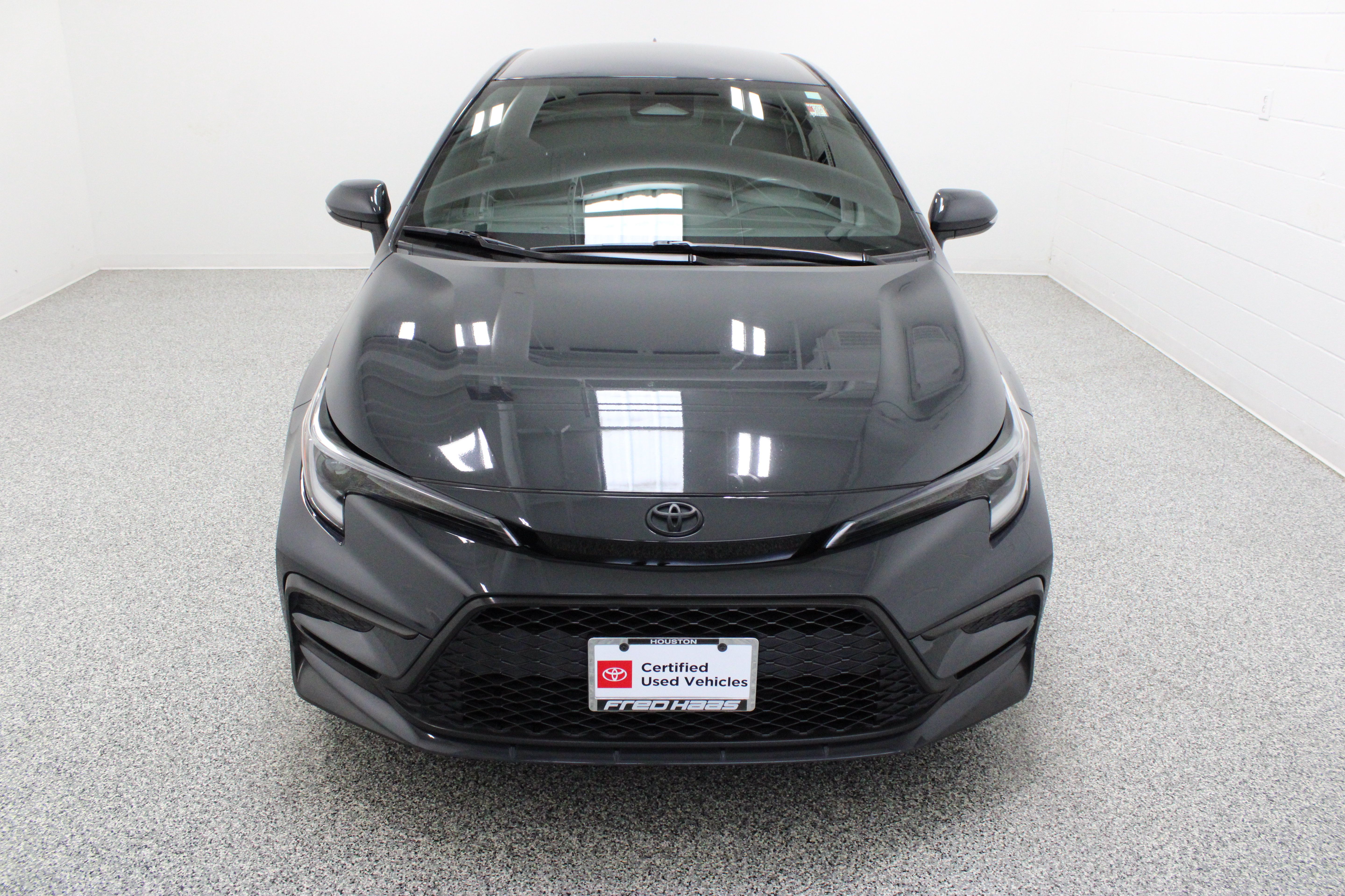 Used 2025 Toyota Corolla SE FWD image 3