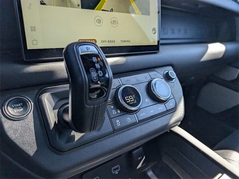 Used 2024 Land Rover Defender 130 X-Dynamic SE image 23