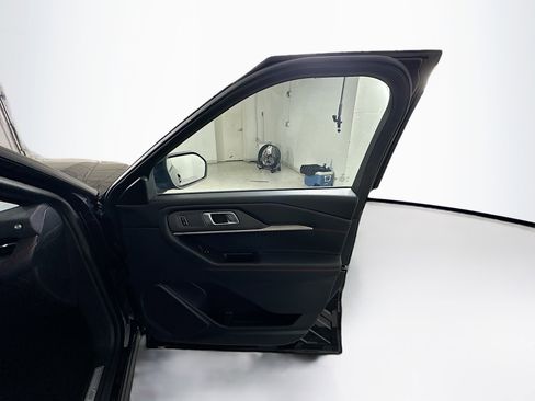 Used 2025 Ford Explorer ST-Line w/ ST-Line Street Pack image 34