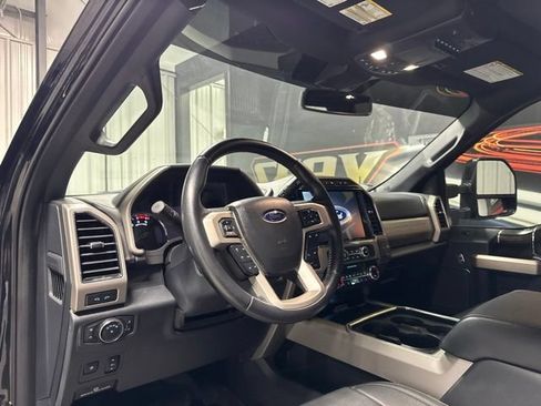 Used 2022 Ford F350 Lariat w/ Tremor Off-Road Package AWD/4WD image 5