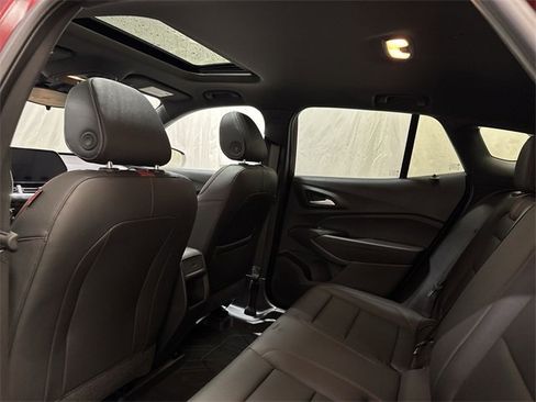 Used 2025 Chevrolet Trax RS w/ Sunroof Package image 14