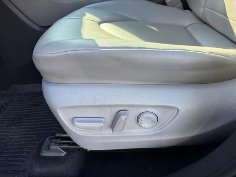 Used 2022 Toyota Highlander XLE image 17