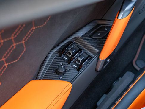 Used 2025 Lamborghini Revuelto image 18