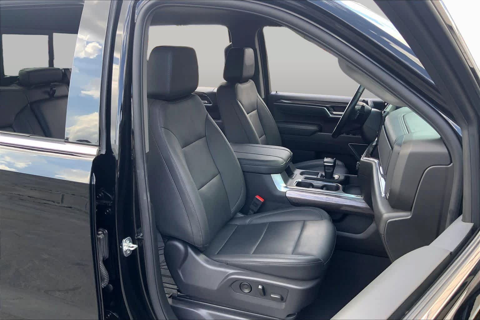 Used 2025 Chevrolet Silverado 1500 LTZ w/ LTZ Convenience Package II RWD image 9