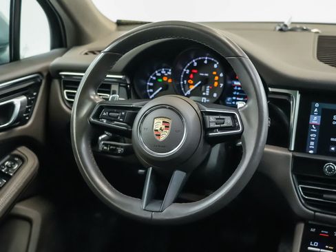 Certified 2023 Porsche Macan AWD/4WD image 19