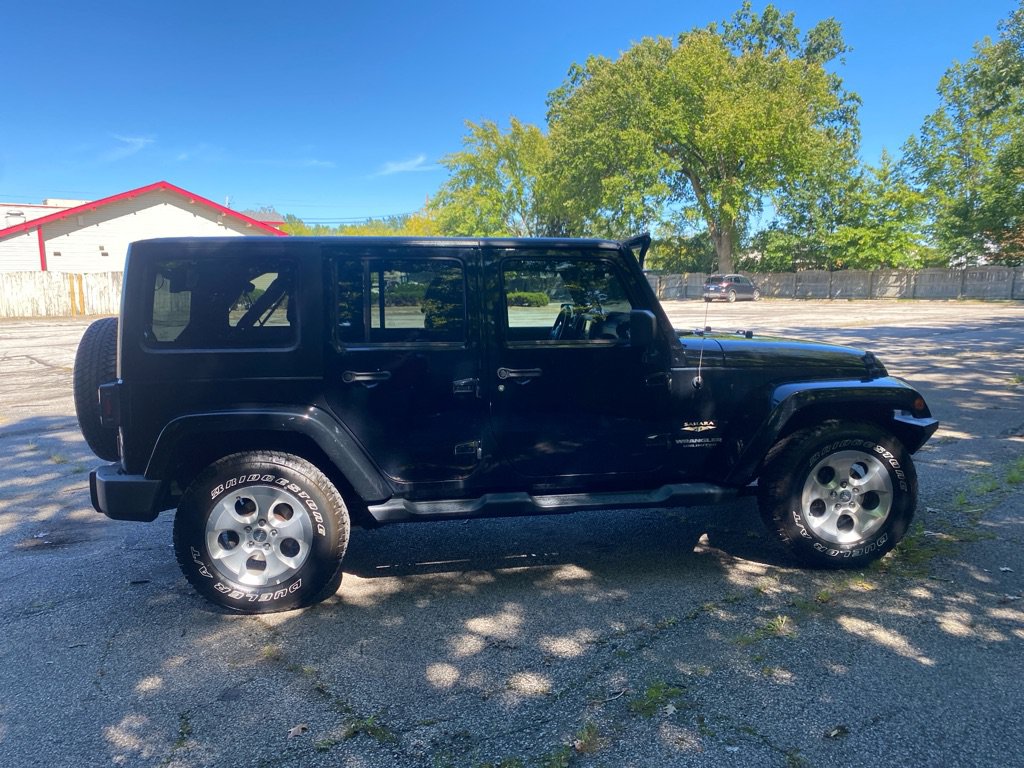 Used 2014 Jeep Wrangler Unlimited Sahara w/ Dual Top Group AWD/4WD image 6