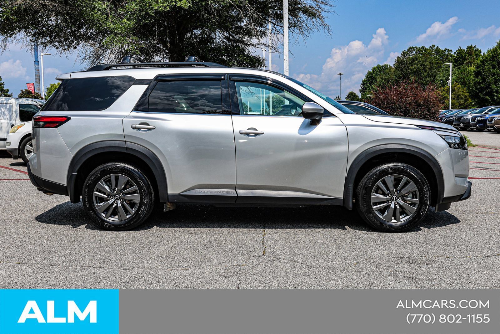 Used 2024 Nissan Pathfinder SV w/ SV Premium Package FWD image 10