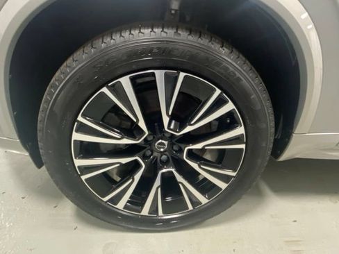 Used 2023 Volvo XC90 T8 Plus w/ Protection Package Premier AWD/4WD image 5