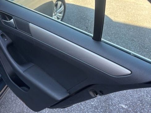 Used 2017 Volkswagen Jetta S image 29