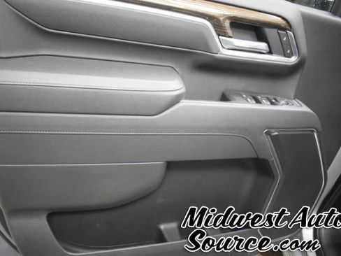 Used 2025 Chevrolet Silverado 2500 LT w/ Convenience Package image 9