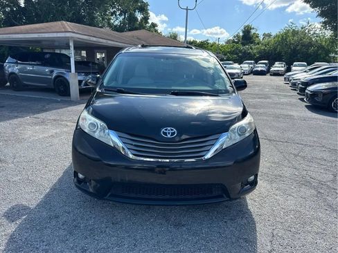 Used 2012 Toyota Sienna XLE FWD image 2