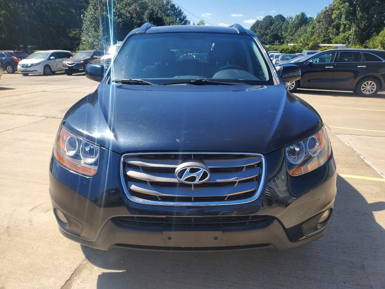 Used 2011 Hyundai Santa Fe SE FWD image 2
