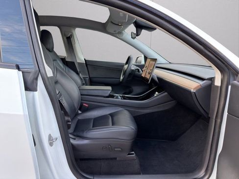 Used 2020 Tesla Model Y Long Range image 13