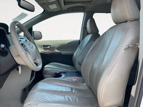 Used 2011 Toyota Sienna XLE w/ Entertainment Pkg AWD/4WD image 9