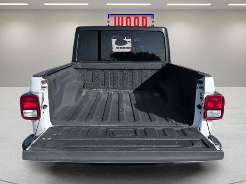 Used 2025 Jeep Gladiator Sport AWD/4WD image 9