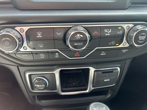 Used 2022 Jeep Wrangler Unlimited Sport image 21