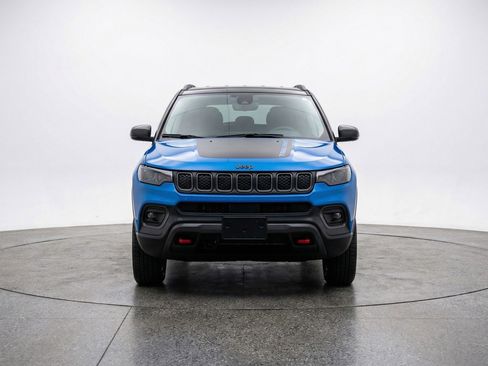 Used 2025 Jeep Compass Trailhawk image 2