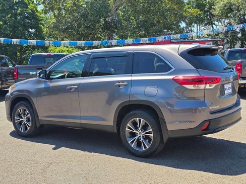 Used 2019 Toyota Highlander LE image 31